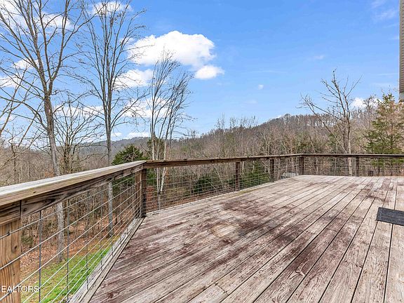4th image of 810 Mannis Rd