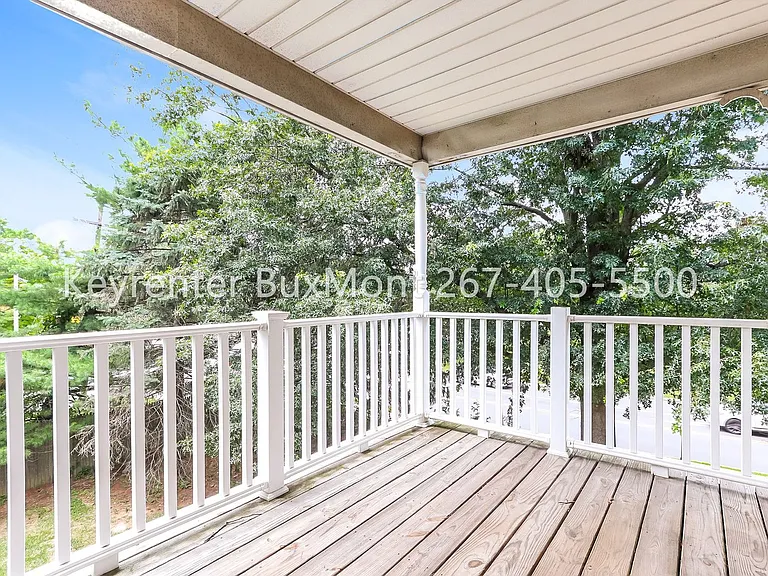 100 Victoria Dr — Photo 15