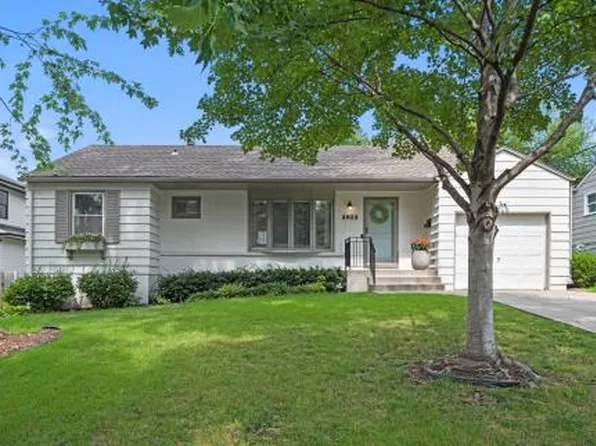 2822 W 72nd Ter, Prairie Village, KS 66208
