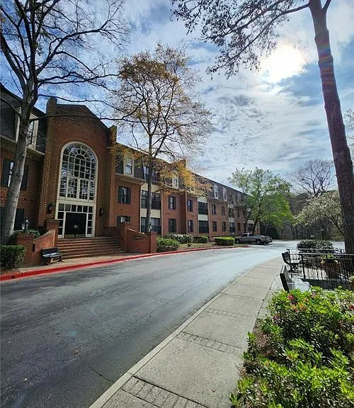23311 Plantation Dr NE — Photo 3