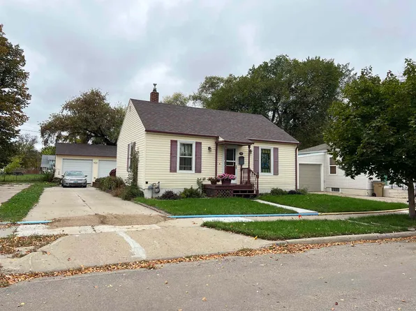 803 Normal St NW, Minot, ND 58703