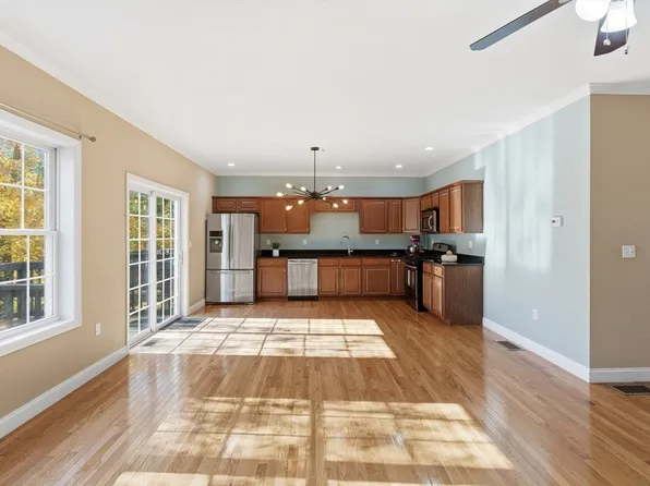 90 Rangeway Rd #303, Billerica, MA 01821