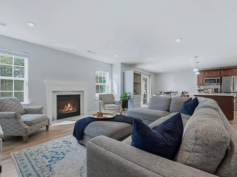 838 Dean Dr — Photo 6