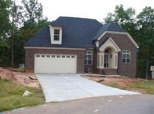 5155 Orchard Park Dr, Hickory, NC 28602