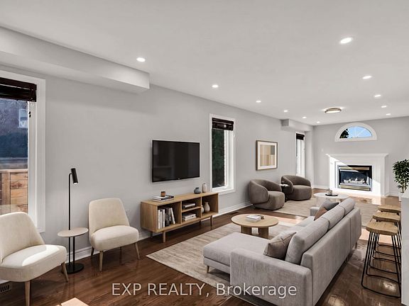 5th image of 6 Purdy Cres W