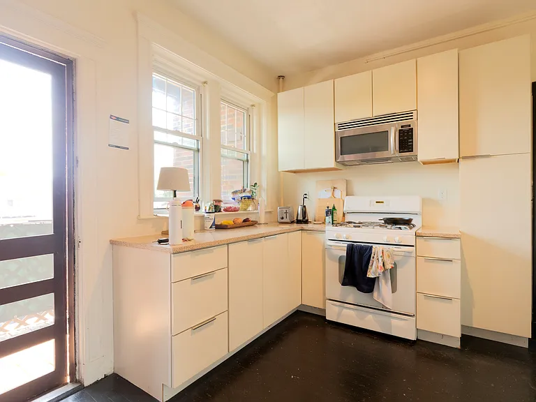 401 Washington St #4 — Photo 22