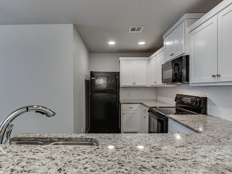 1407 Macalpine St — Photo 21