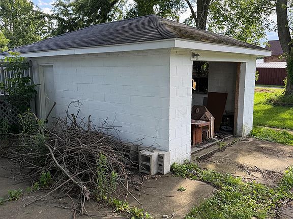 3rd image of 504 S Thoman St