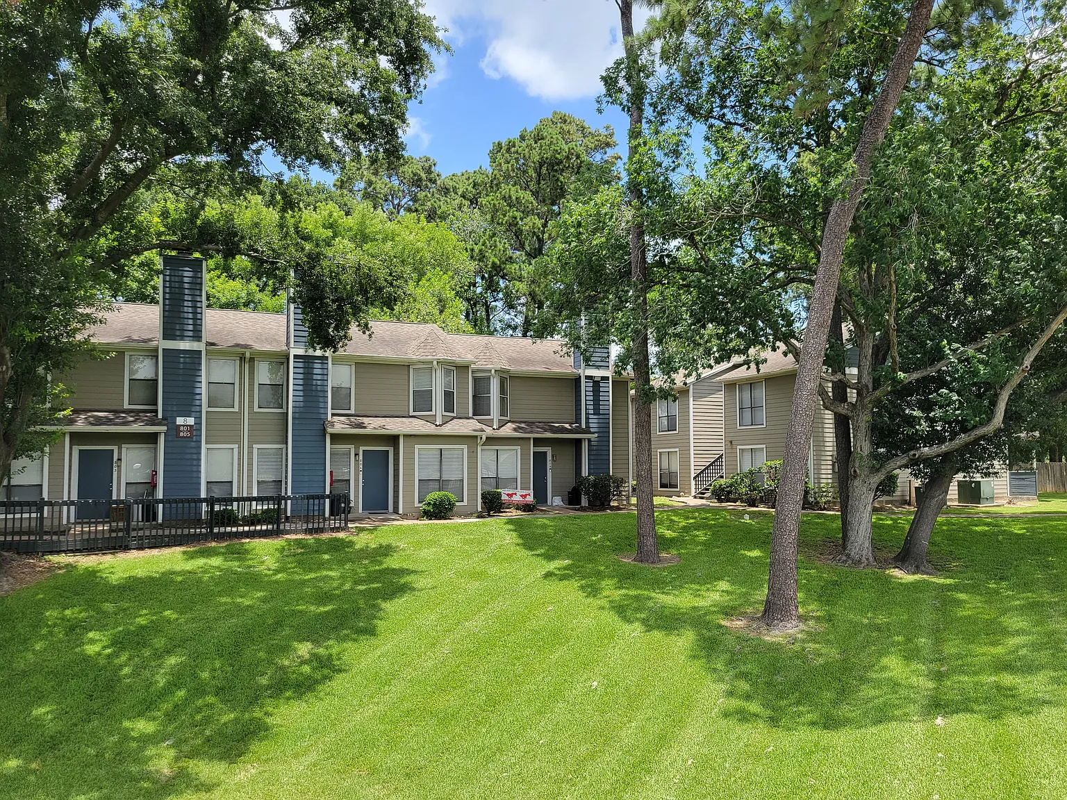 Riverwalk Apartments — Photo 1