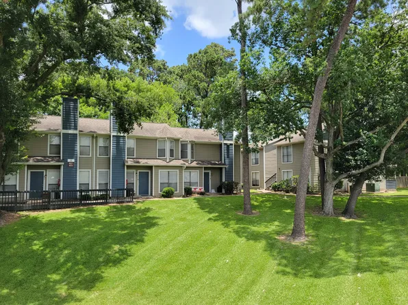 Riverwalk Apartments