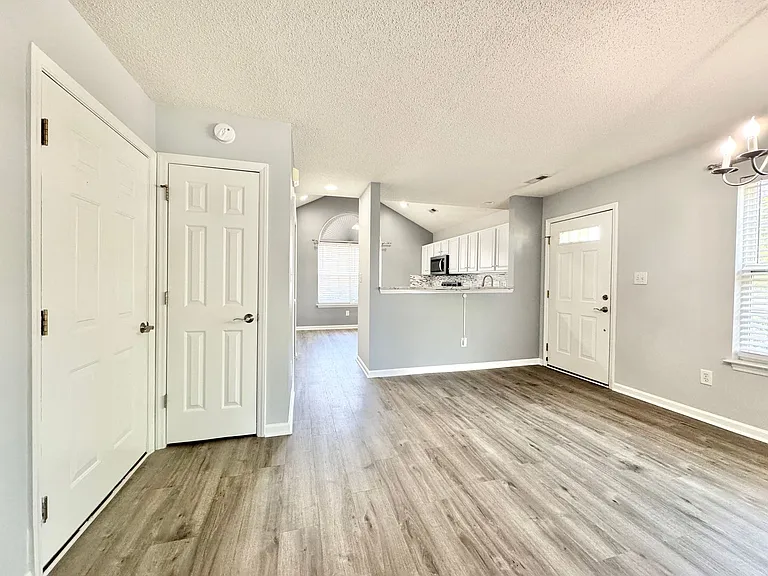 1 Cambridge Oak Cir — Photo 4