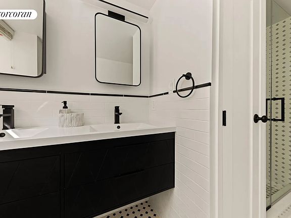 5th image of 150 W 51st St Penthouse 2124