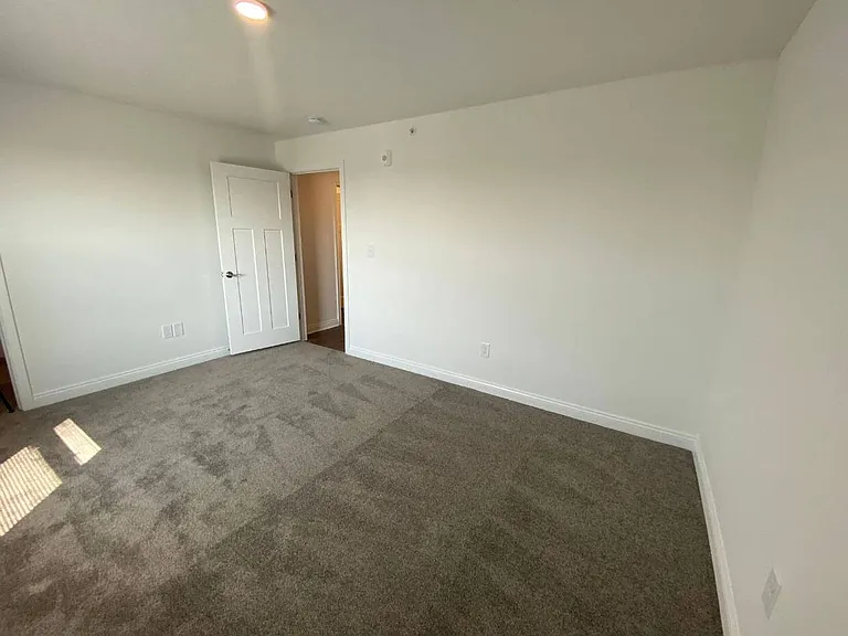 Amelia Place Apartments — Photo 23