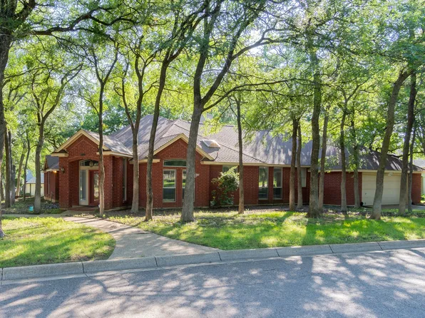 8713 Racquet Club Dr, Fort Worth, TX 76120