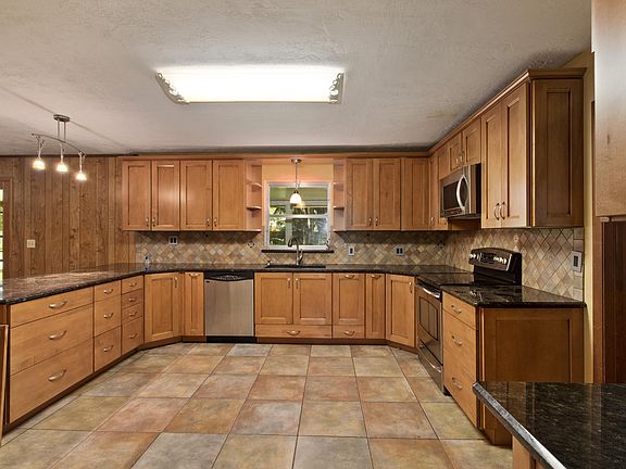 4th image of 1126 NE 23rd Ave