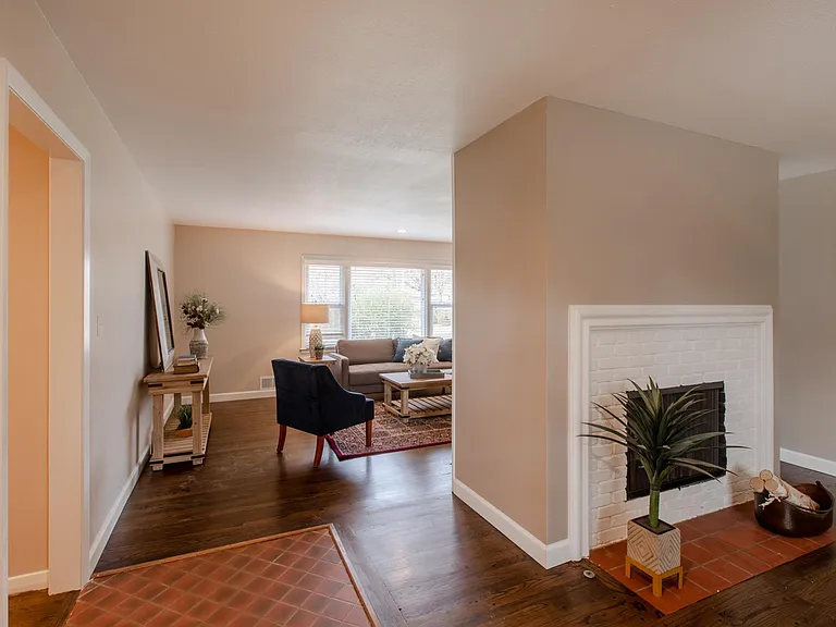 8614 Woodson Dr — Photo 3