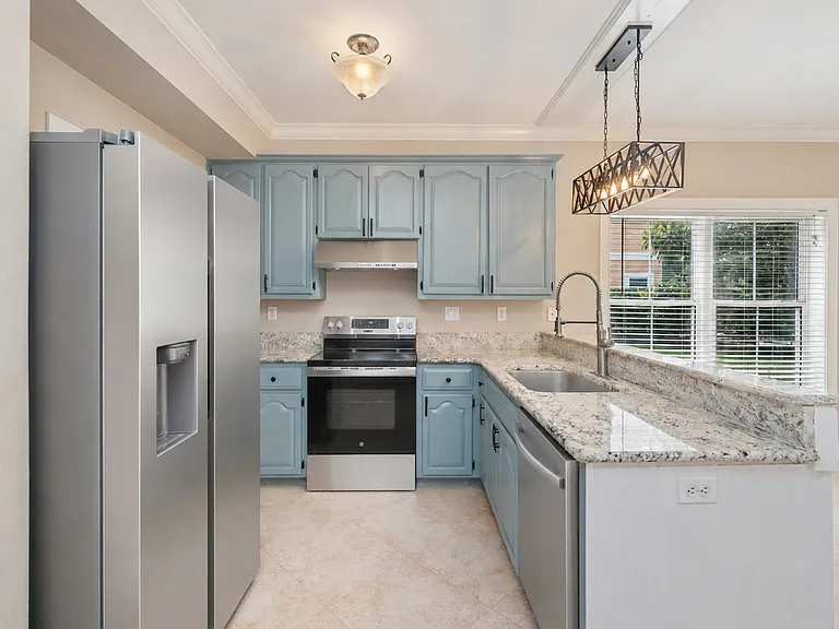 272 Calusa Blvd — Photo 19