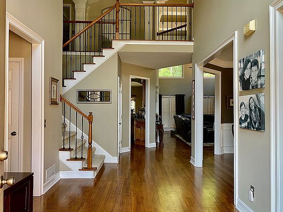 2nd image of 5039 Winding Hills Ln