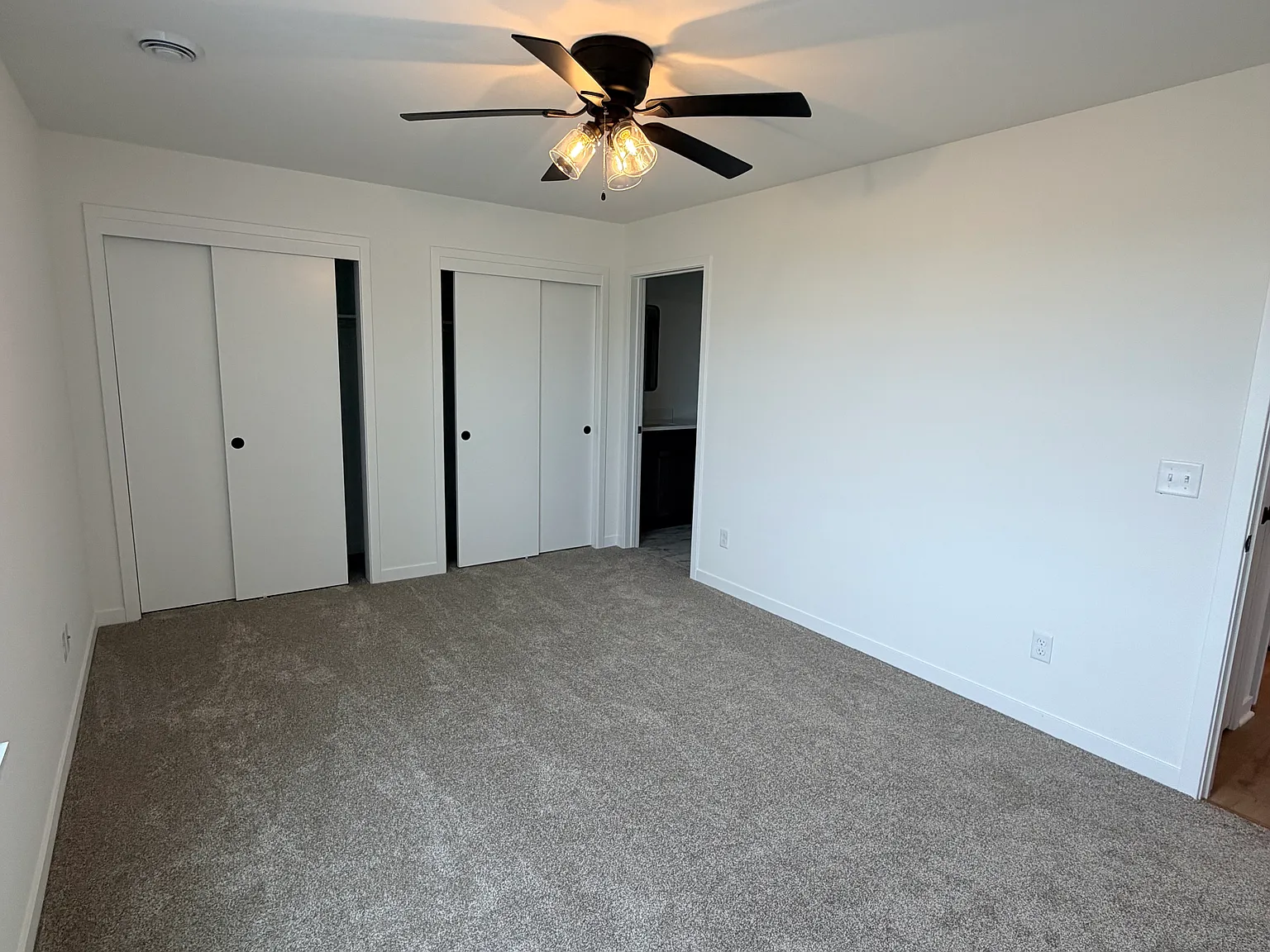 3 bed, 1350 sqft, $1,950 — Photo 3