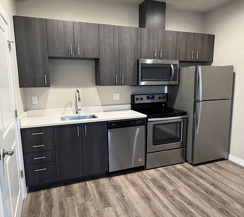 1st image of 7625 SE Milwaukie Ave #9