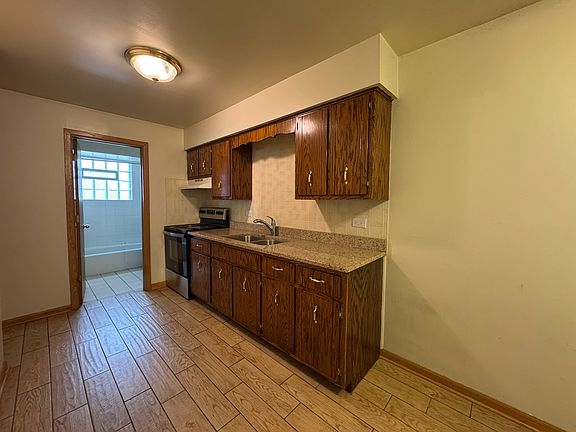2nd image of 6605 Oak Forest Ave APT 3