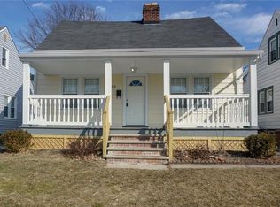 863 Lecona Dr, Cleveland Heights, OH