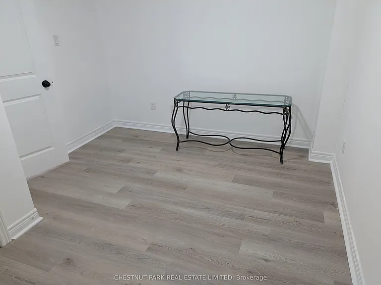 2823 Saint Clair Ave E #LOWER — Photo 6