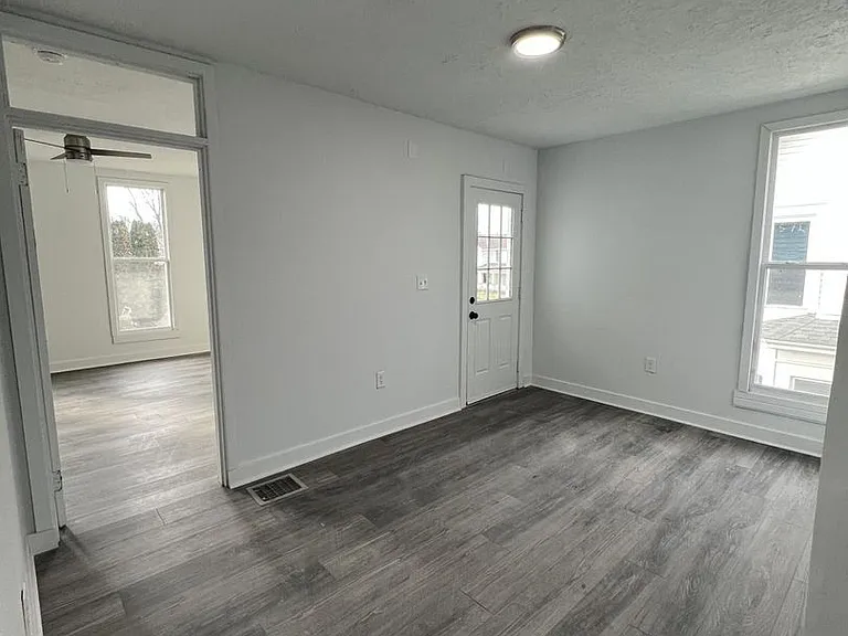 426 Park Ave — Photo 2