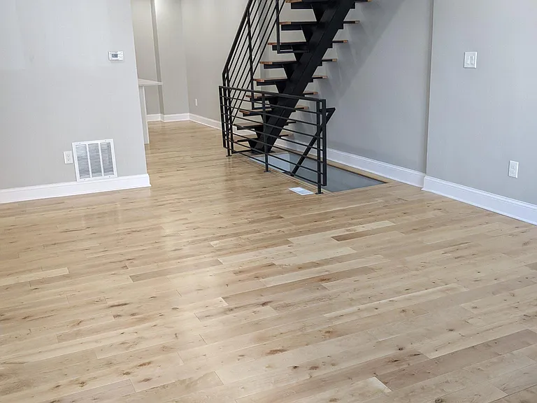 922 Catharine St — Photo 34
