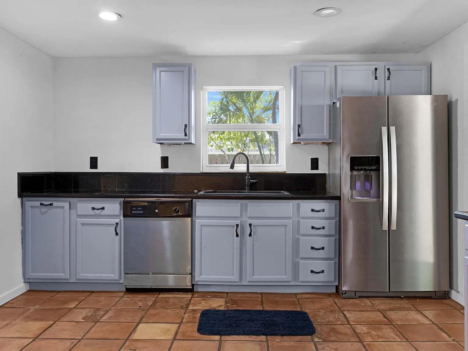 3 bed, 3.0 bath, 1760 sqft, $6,000 — Photo 4