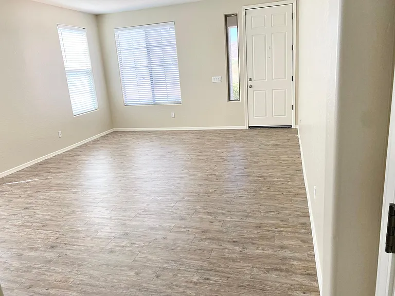 29525 N Smokey Ln — Photo 2