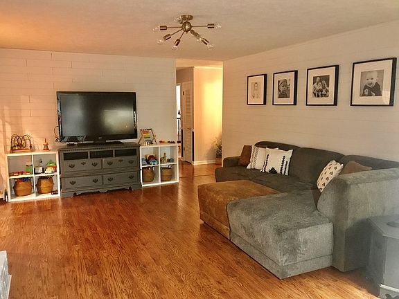 3rd image of 1930 Lakeview Dr