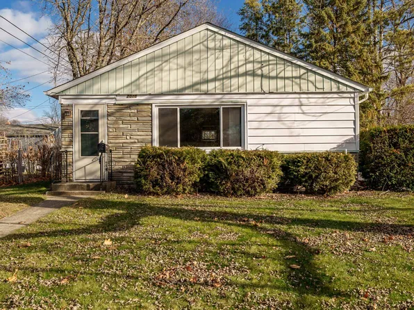 2016 Ridgeland Rd, Rockford, IL 61108