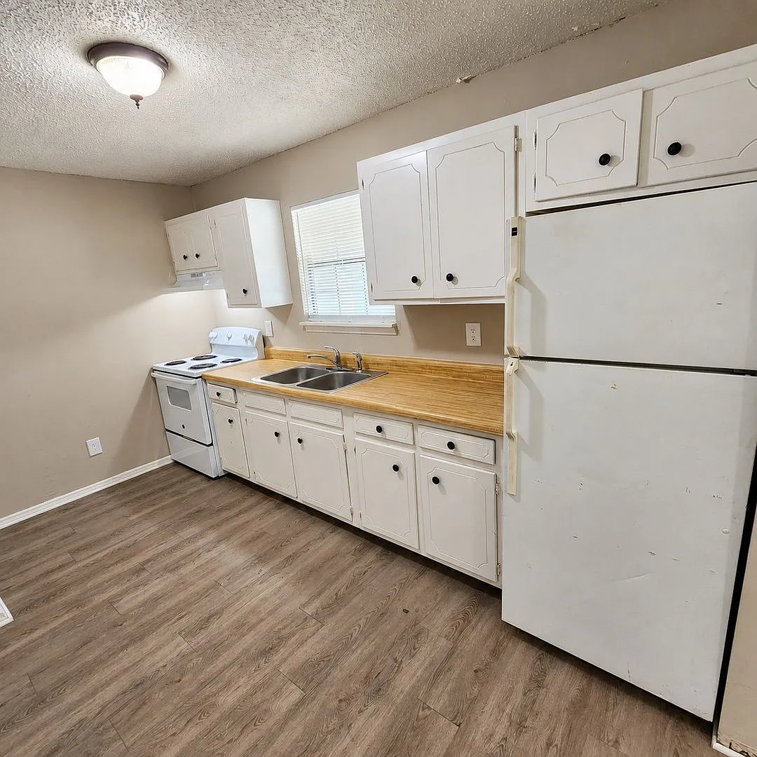 1 bed, 1.0 bath, $995 — Photo 2