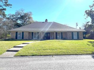 1913 Country Club Dr, Baton Rouge, LA 70808