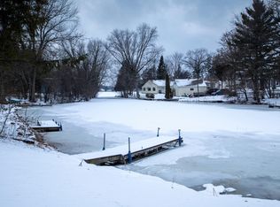 W375S5083 E Pretty Lake Rd, Dousman, WI 53118