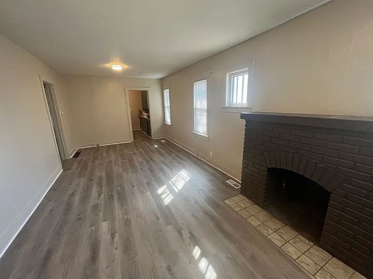615 W 7th Ave — Photo 1