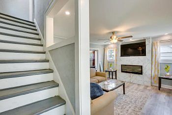 5th image of 3831 Indiana Ave