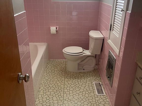 2nd image of 208 Swanee Dr