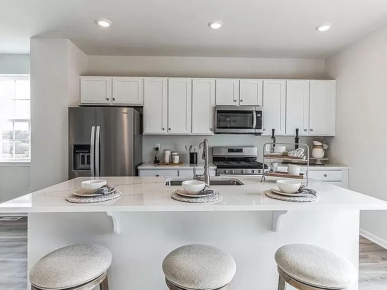204 Macoun Way — Photo 2
