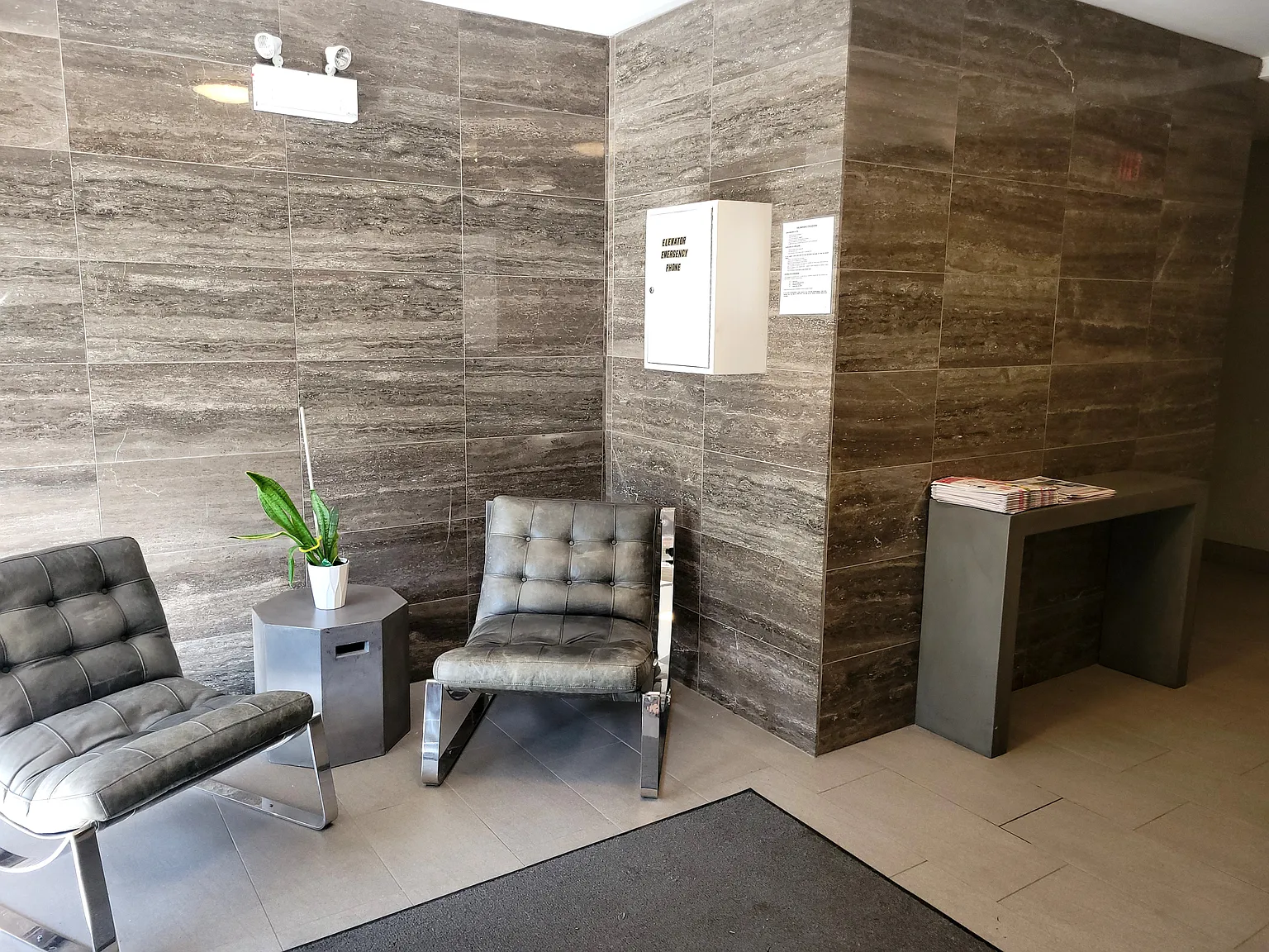 Sharon Garden Suites - Choose your rent level - Call for Details - All utilities included — Photo 3
