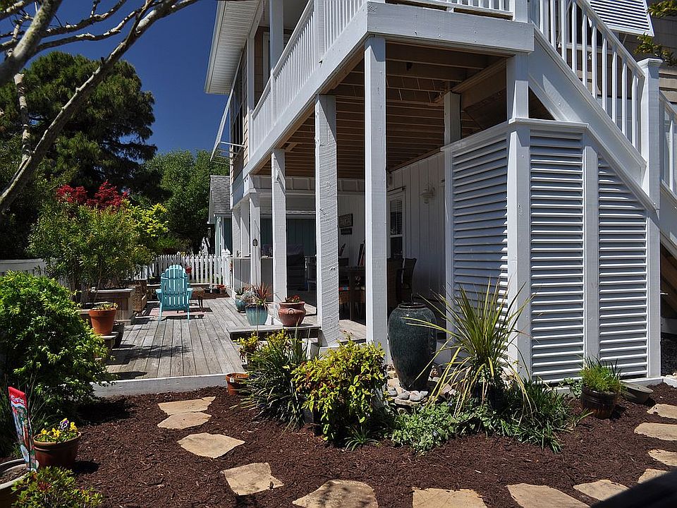 backyard w/ kitchen