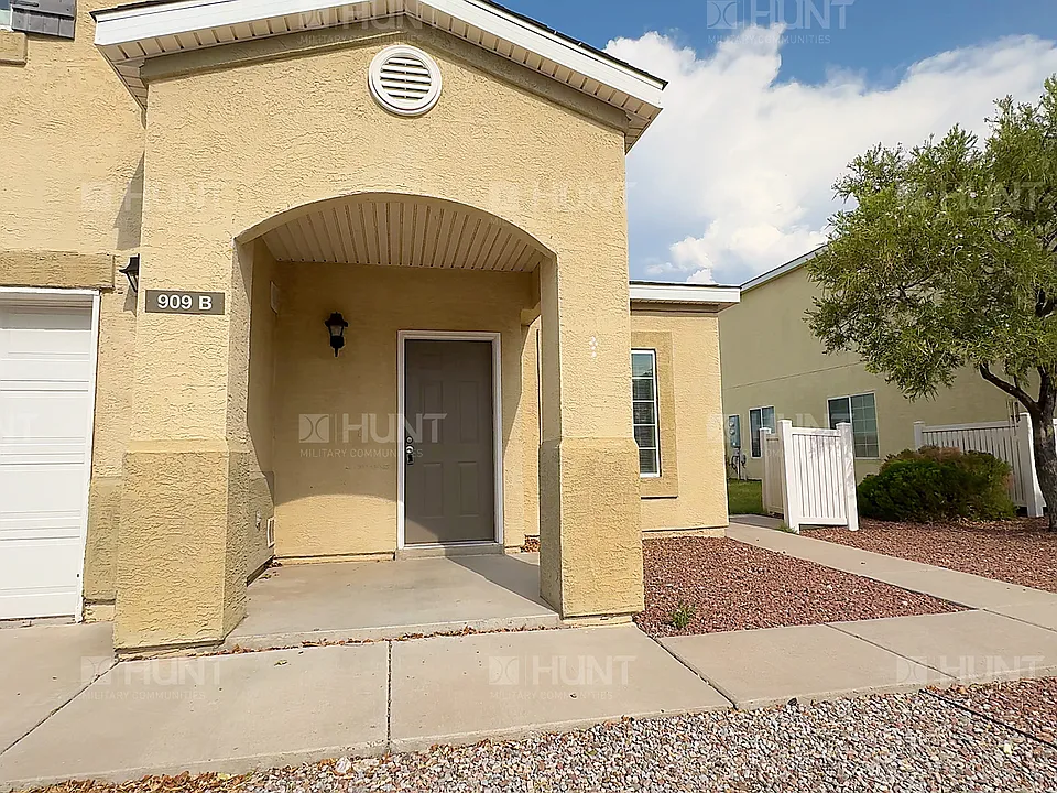 909B Mountain Laurel Cir SE