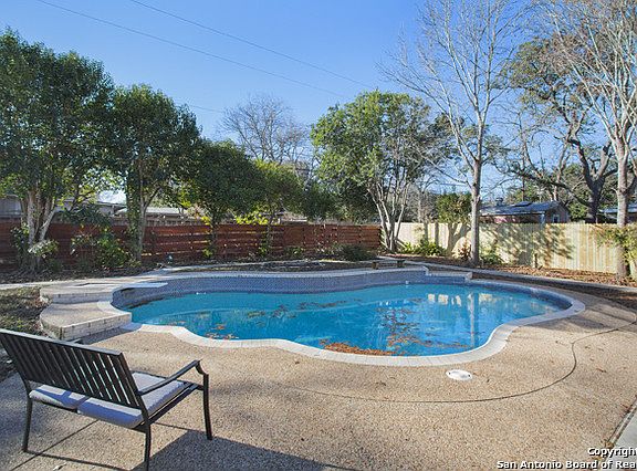 2nd image of 306 OAK GLEN