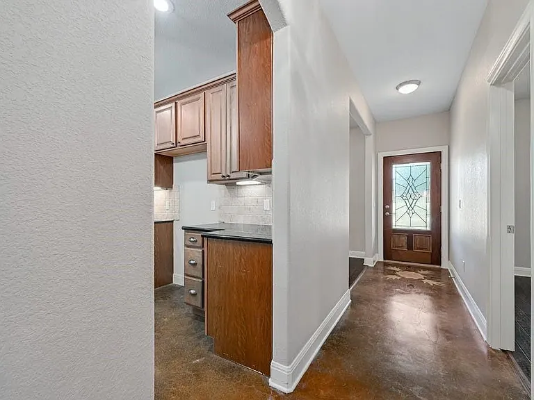 200 Oak Hollow Ln — Photo 12