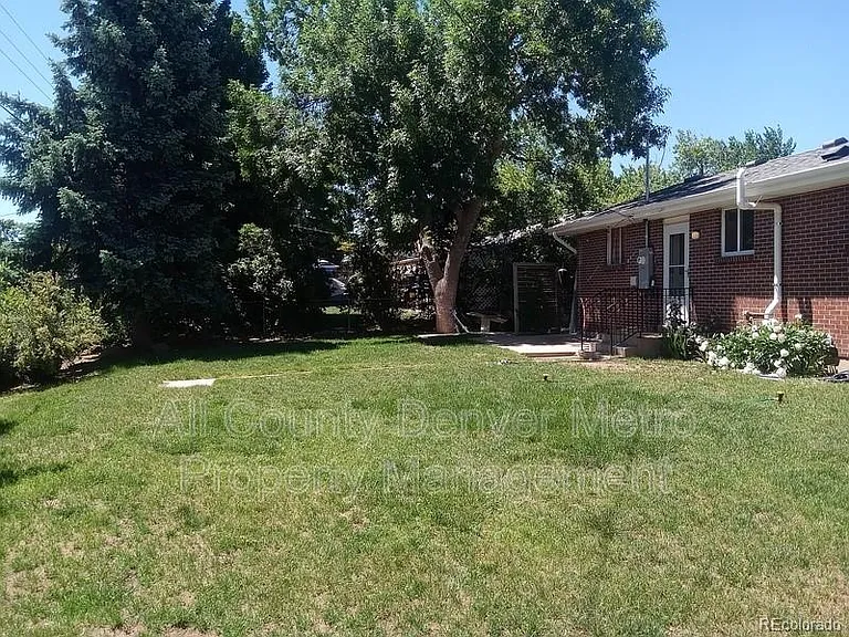 1610 S Allison St — Photo 18