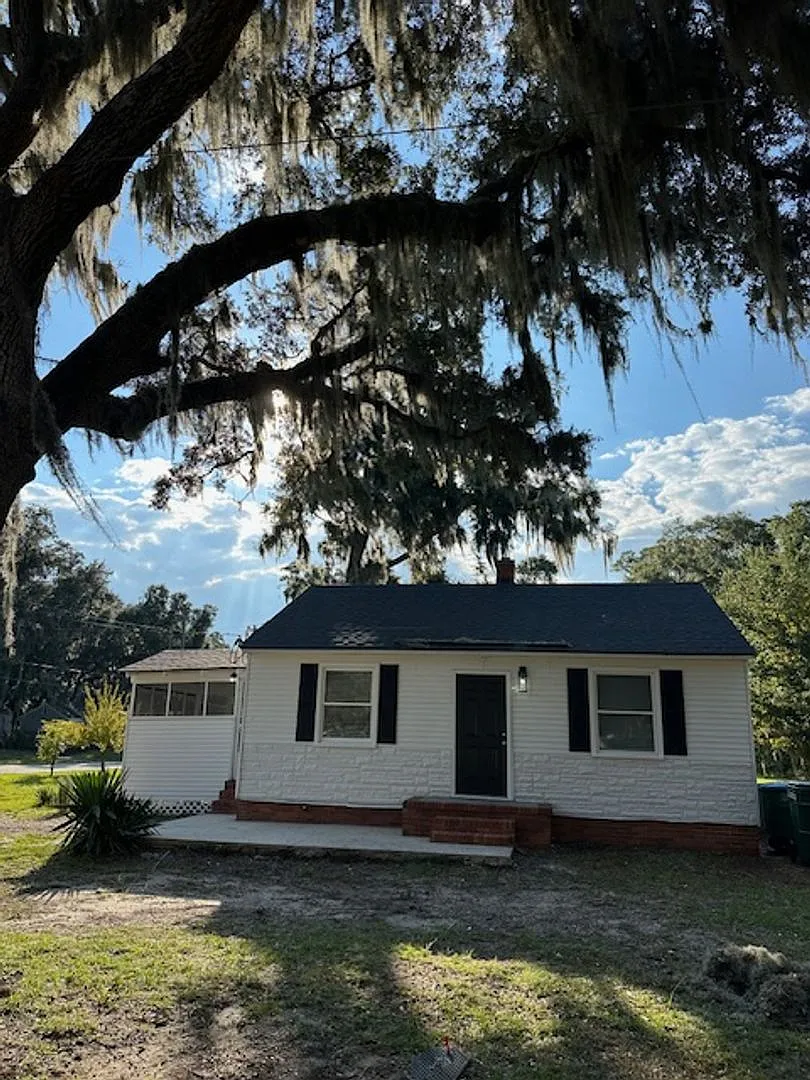 Port Royal - 1601 Columbia Avenue — Photo 1
