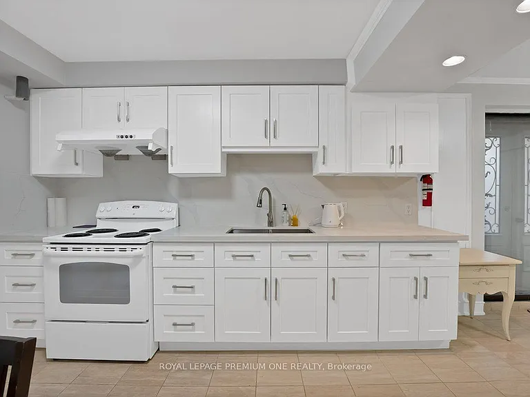 27 Elmartin Dr #BASEMENT — Photo 9
