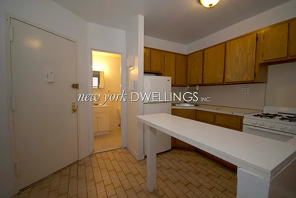 Rented by New York Dwellings LLC | media 27