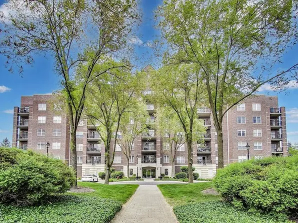 440 W Mahogany Ct Unit 209, Palatine, IL 60067